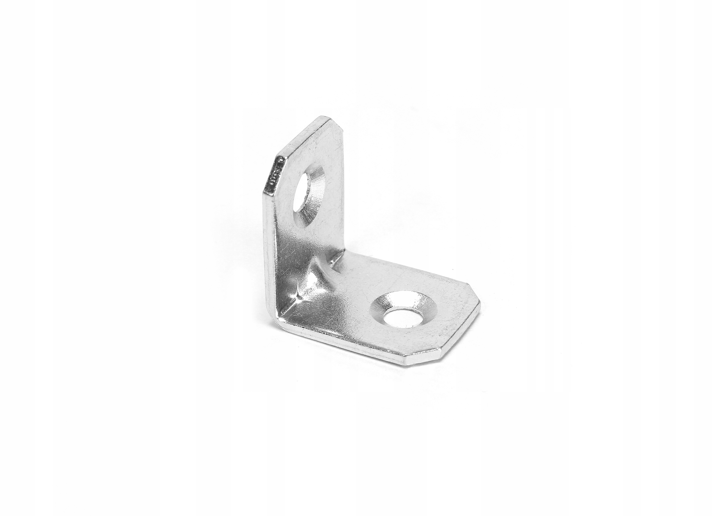 Oceľový uholník 2 cm x 2 cm, dĺžka 2 cm, hrúbka 1,5 mm
